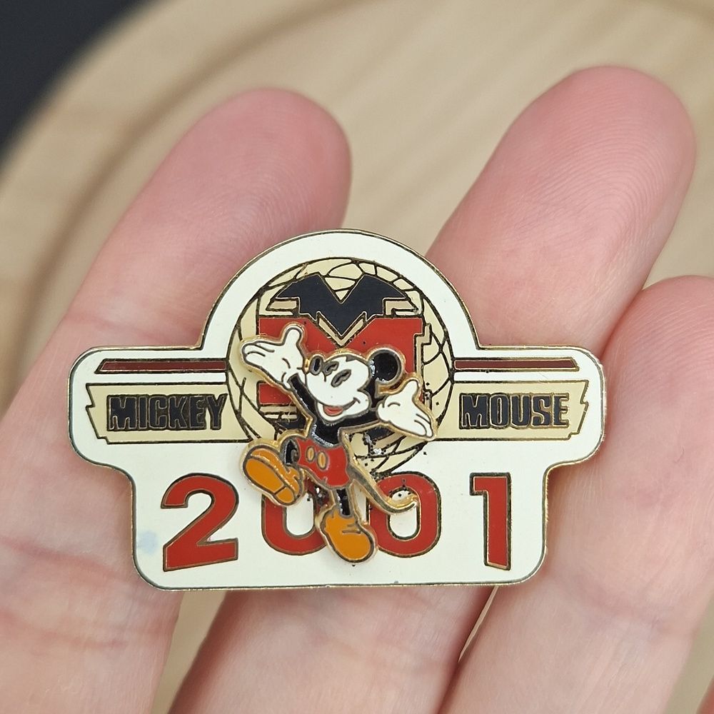 Disney 2001 MICKEY Mouse Pin